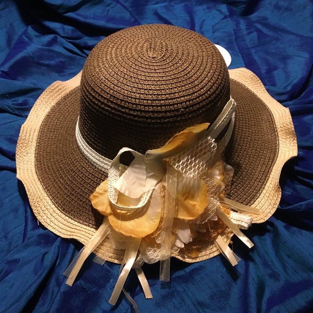 BROWN AND CREAM STRAW GLORY